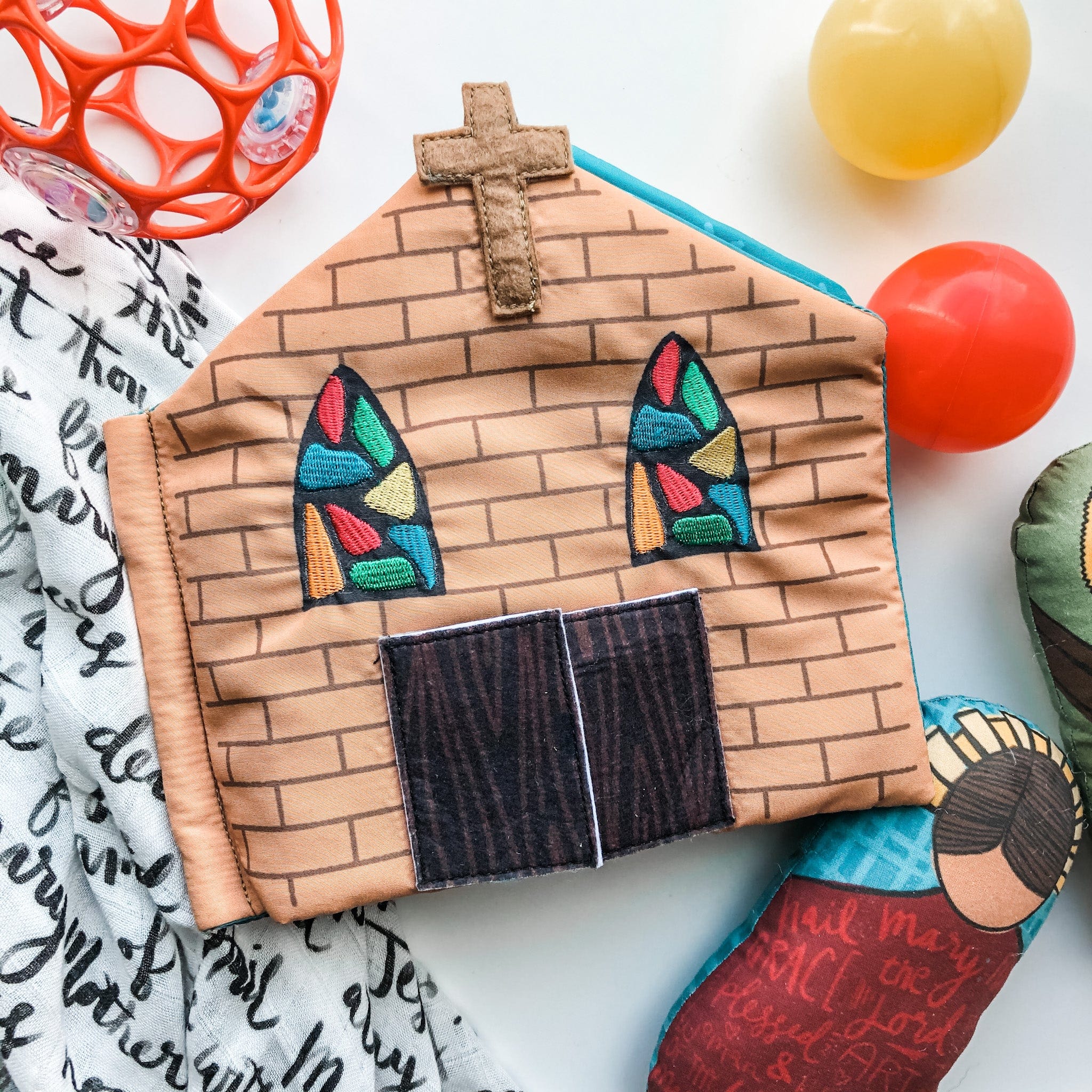 Massbook fabric church toy with stained glass windows