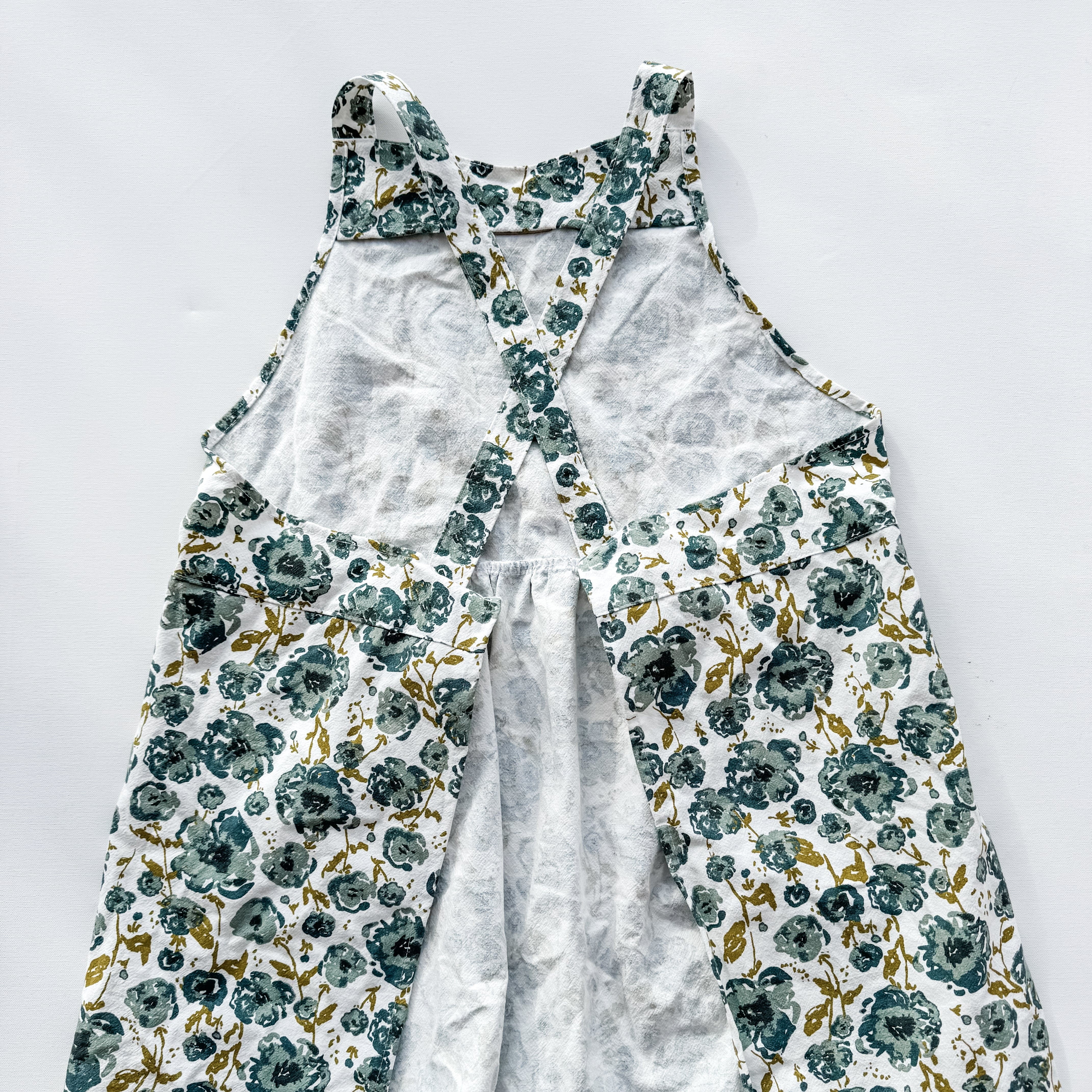 Blue Apron floral apron