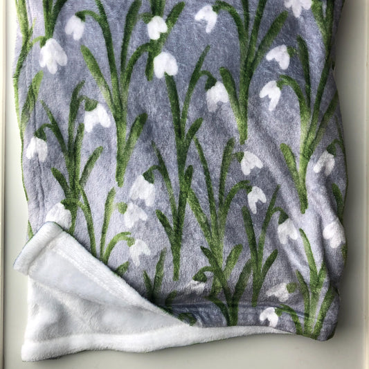 Snowdrop Pattern Minky Blanket